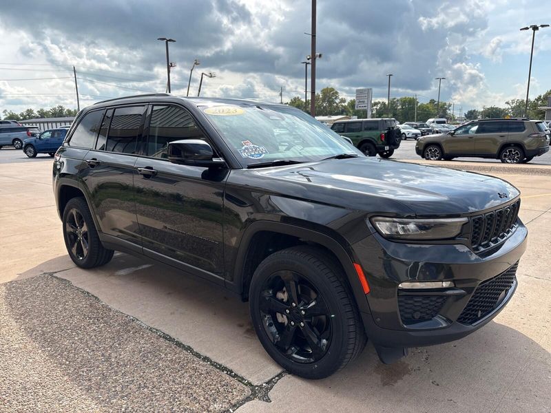 Used 2023 Jeep Grand Cherokee LimitedImage 7