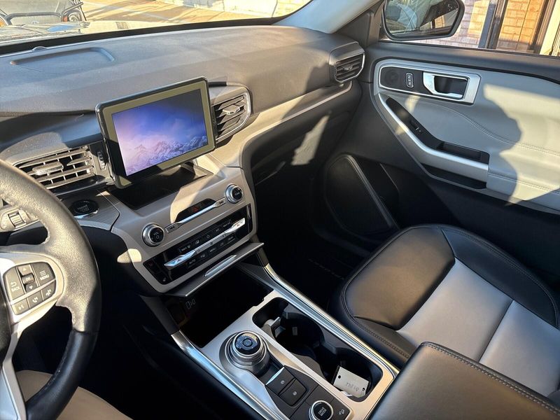 Used 2023 Ford Explorer XLTImage 15