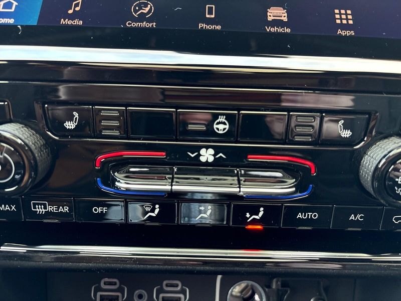 New 2025 Jeep Grand Cherokee Limited 4x4Image 18