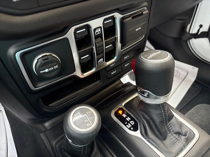 New 2025 Jeep Gladiator Nighthawk 4x4Image 17