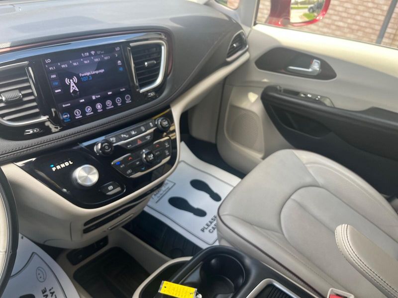 2018 Chrysler Pacifica LimitedImage 19