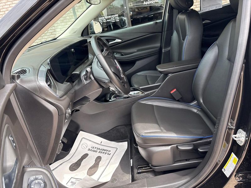 2025 Buick Encore GX Sport TouringImage 3
