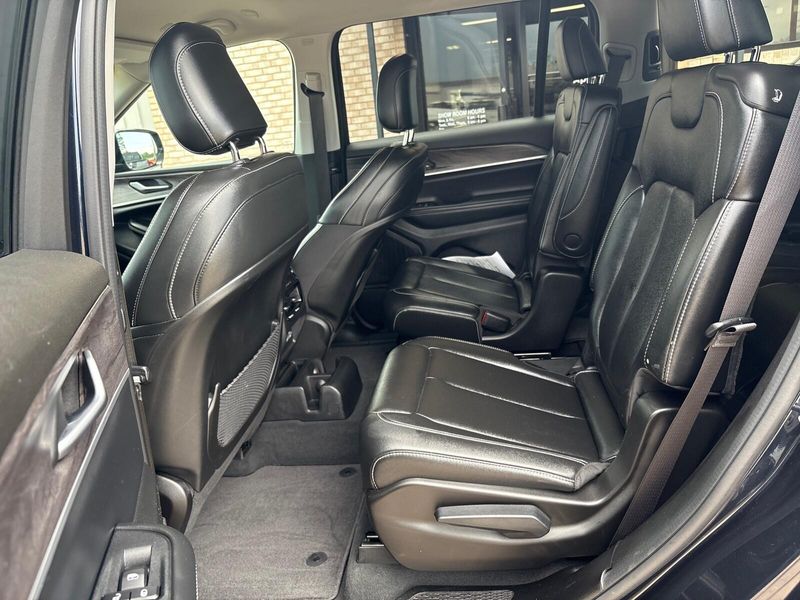 Used 2024 Jeep Grand Cherokee L LimitedImage 4