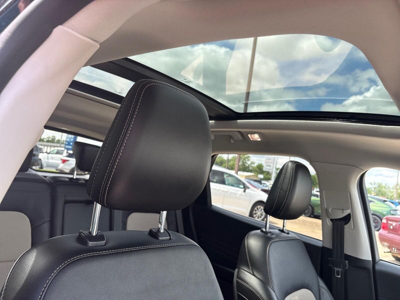 Used 2021 Ford Escape TitaniumImage 8