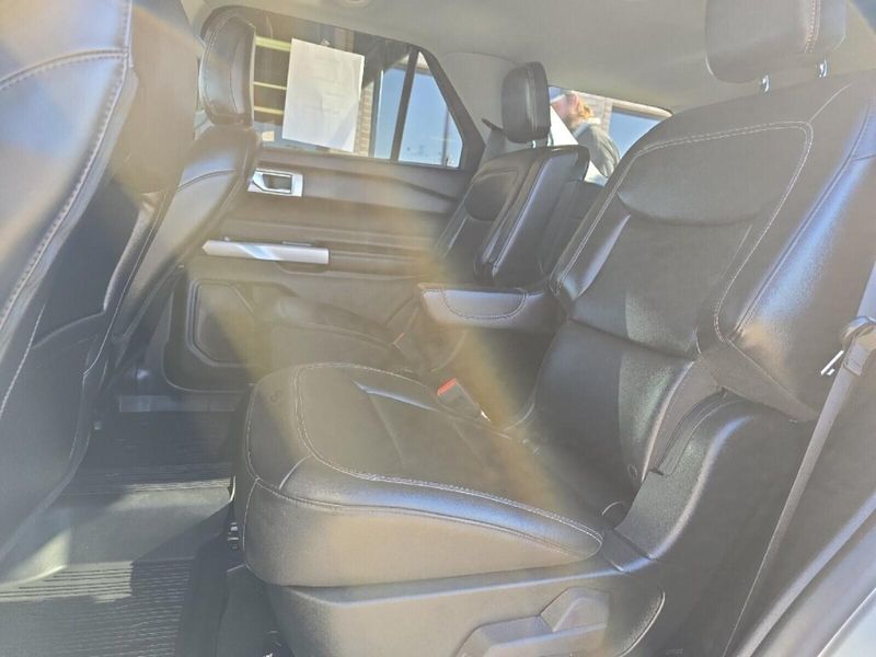 2023 Ford Explorer XLTImage 16