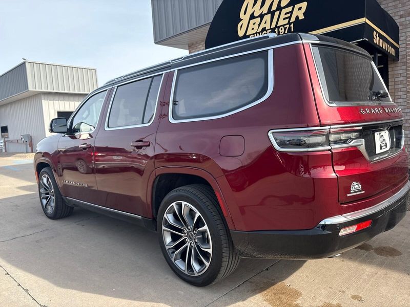 2022 Jeep Grand Wagoneer Series IIIImage 16