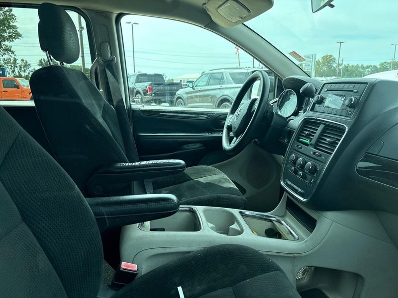 Used 2016 Dodge Grand Caravan SXTImage 8