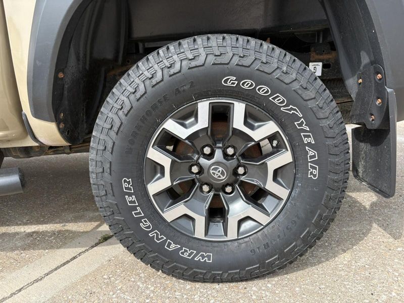 Used 2017 Toyota Tacoma TRD Off RoadImage 13