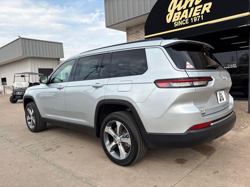 New 2026 Jeep Grand Cherokee L Limited 4x4Image 12