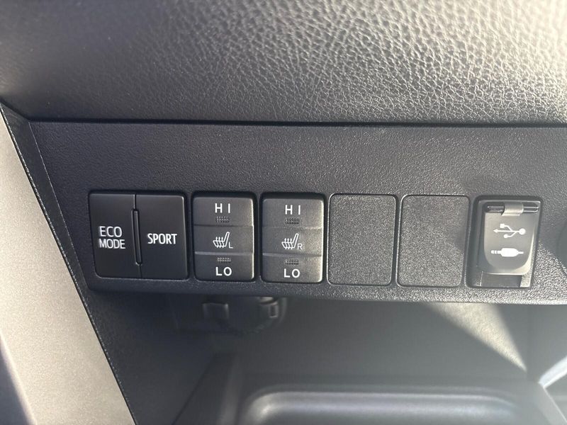 Used 2018 Toyota RAV4 XLEImage 18