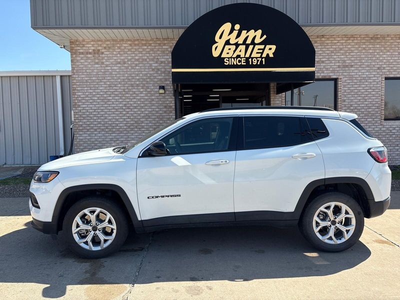 Used 2025 Jeep Compass LatitudeImage 2