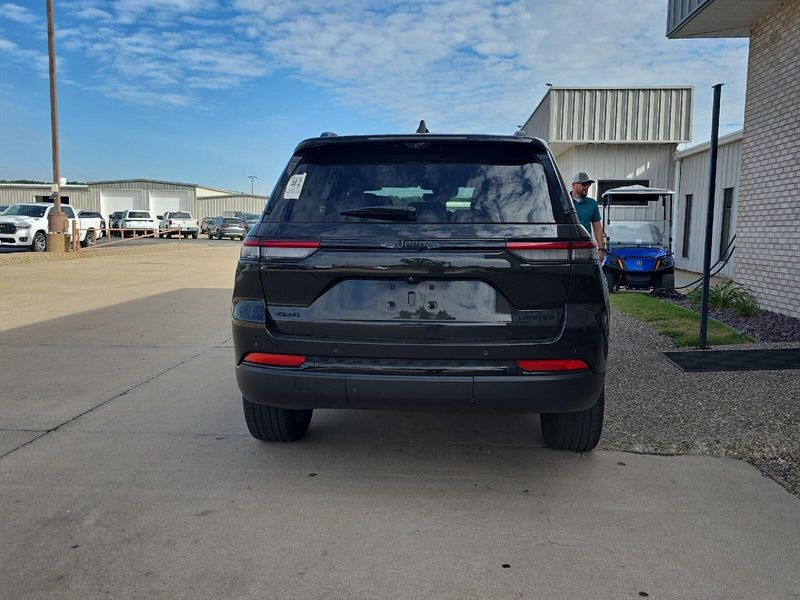 Used 2023 Jeep Grand Cherokee LimitedImage 9