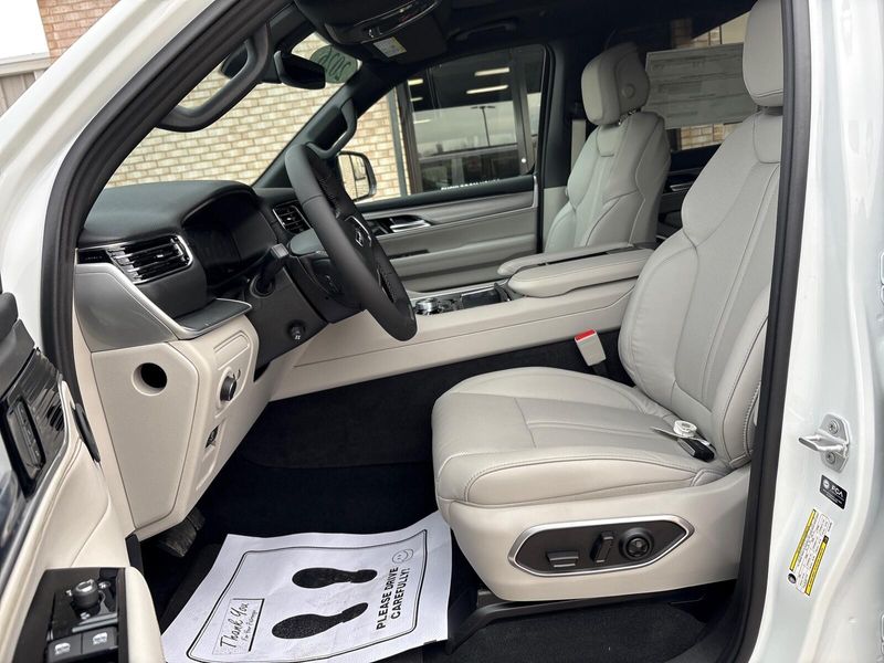 2026 Jeep Grand Grand Wagoneer Wagoneer L 4x4Image 3