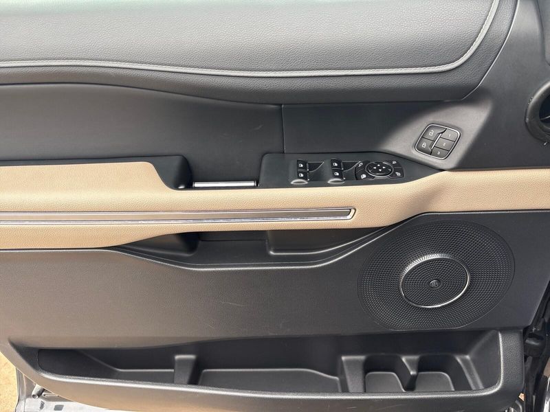 Used 2023 Ford Expedition LimitedImage 16