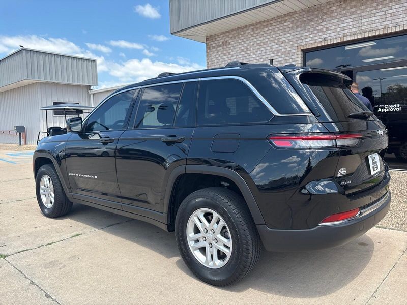 Used 2023 Jeep Grand Cherokee LaredoImage 10