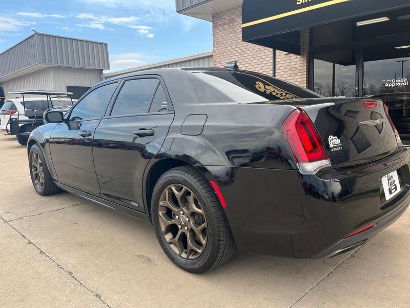 2016 Chrysler 300 300SImage 11