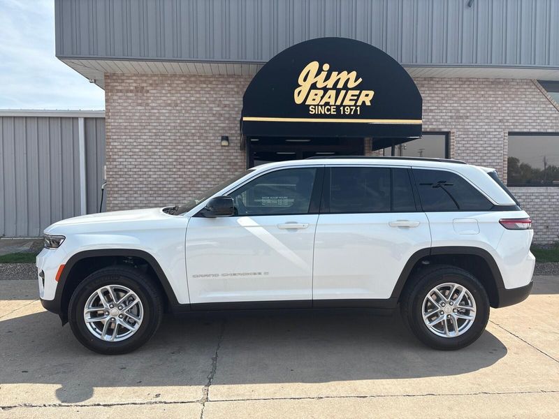 New 2025 Jeep Grand Cherokee Laredo X 4x4Image 2