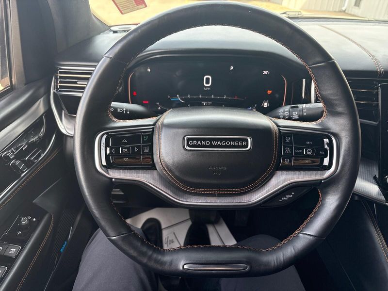 2022 Jeep Grand Wagoneer Series IIIImage 19