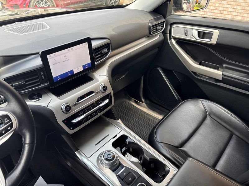 Used 2024 Ford Explorer XLTImage 17