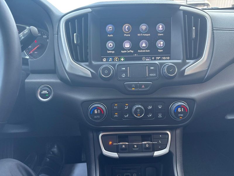 Used 2024 GMC Terrain SLTImage 18