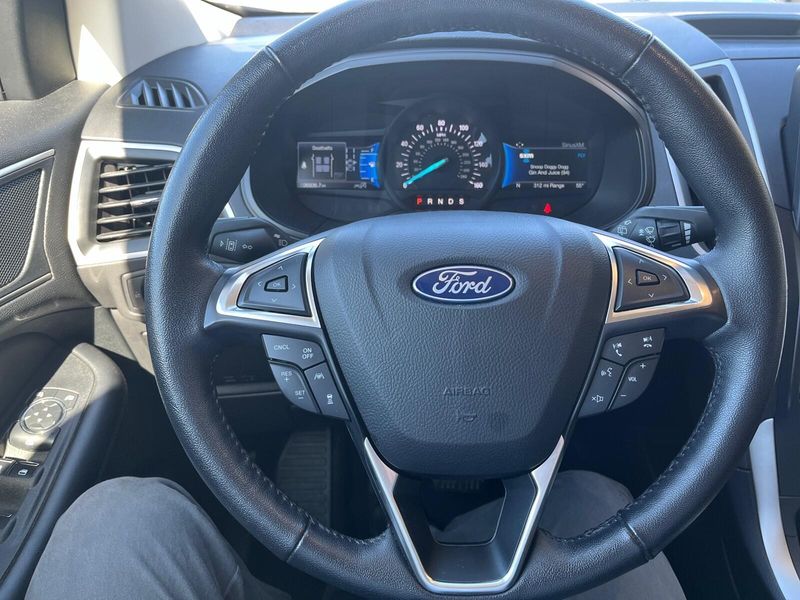 2023 Ford Edge SELImage 12