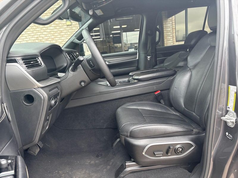 2023 Jeep Wagoneer L Series IIImage 3