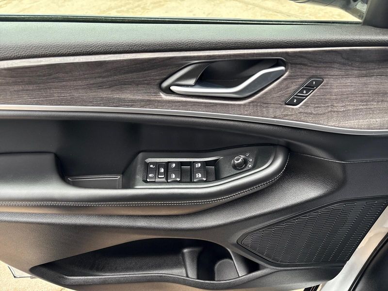 Used 2024 Jeep Grand Cherokee L LimitedImage 16