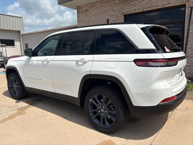 New 2026 Jeep Grand Cherokee 85th Anniversary Edition 4x4Image 12