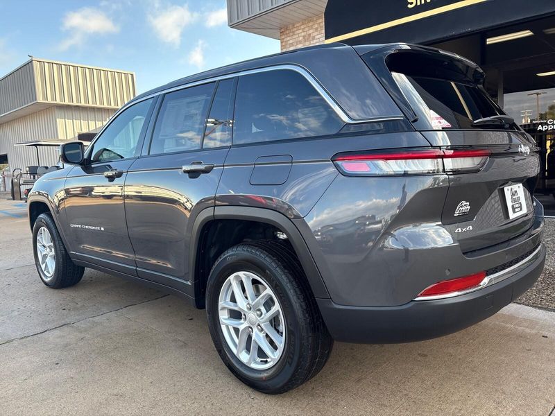 New 2025 Jeep Grand Cherokee Laredo X 4x4Image 11