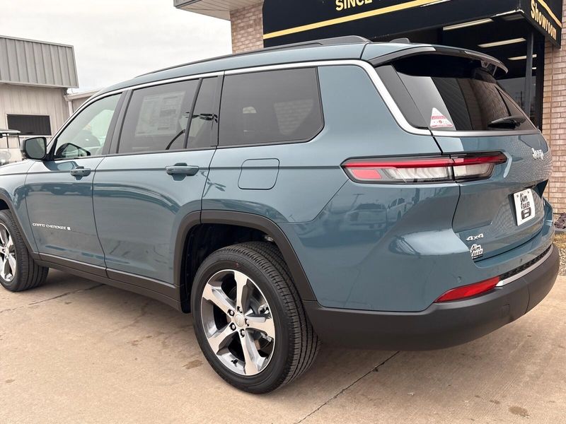 New 2026 Jeep Grand Cherokee L Limited 4x4Image 13