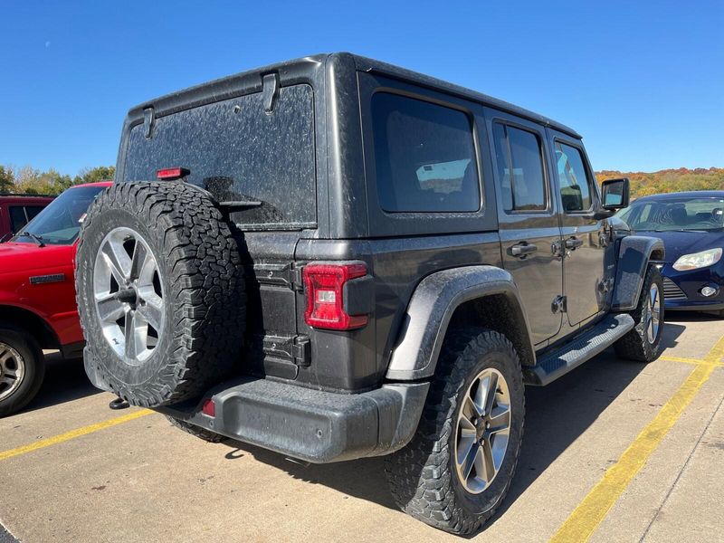 2019 Jeep Wrangler Unlimited SaharaImage 7