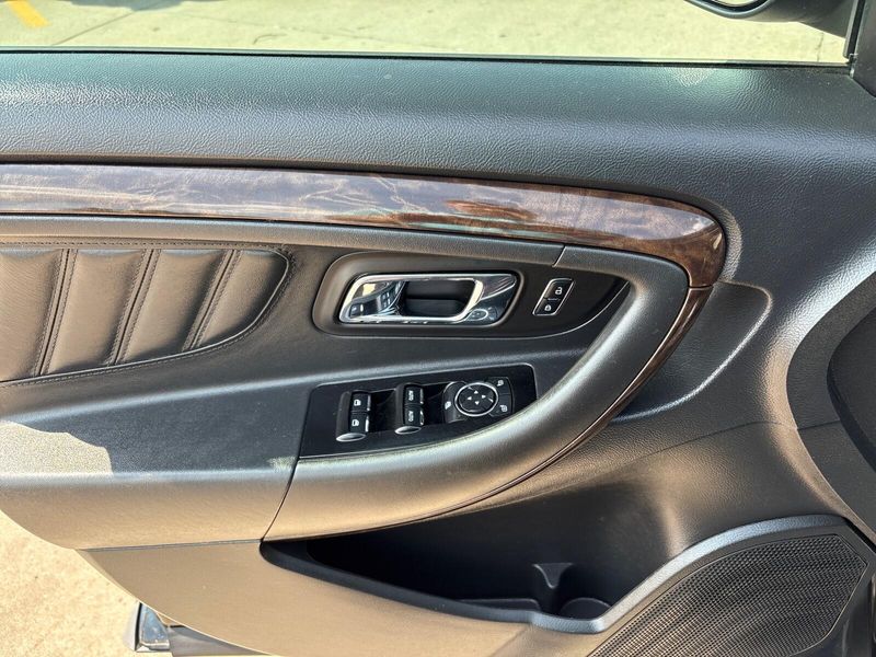 2014 Ford Taurus LimitedImage 13