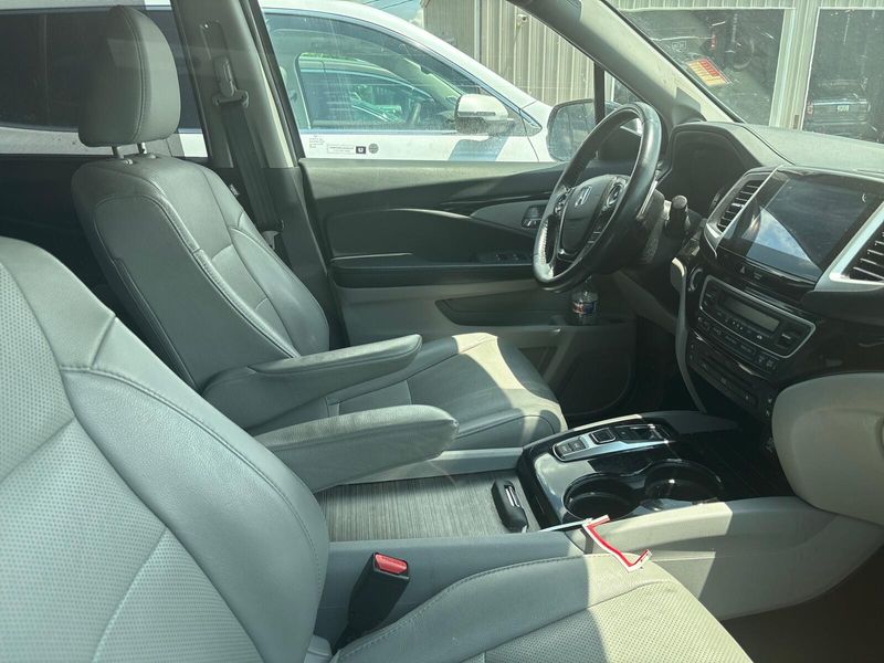 2017 Honda Pilot EliteImage 4