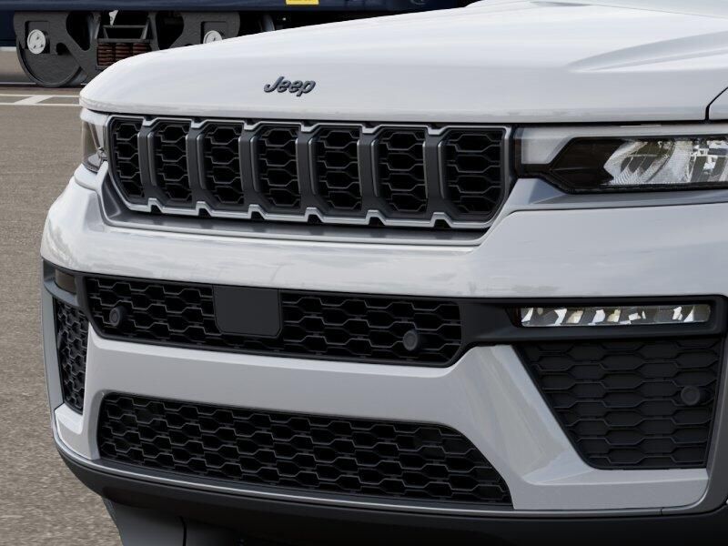 New 2026 Jeep Grand Cherokee 85th Anniversary Edition 4x4Image 7
