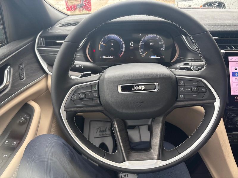 2025 Jeep Grand Cherokee L Limited 4x4Image 16