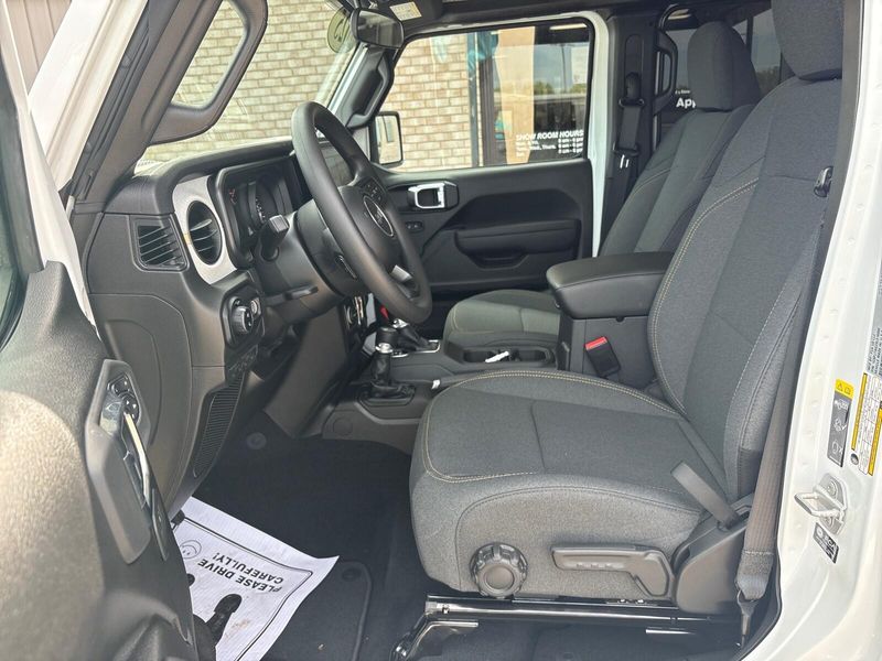 New 2025 Jeep Gladiator Nighthawk 4x4Image 3