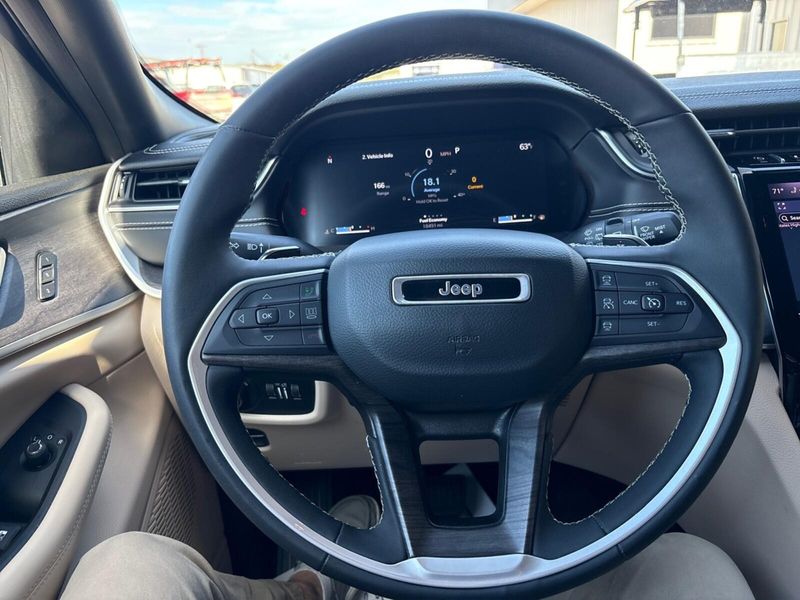 Used 2023 Jeep Grand Cherokee L LimitedImage 15
