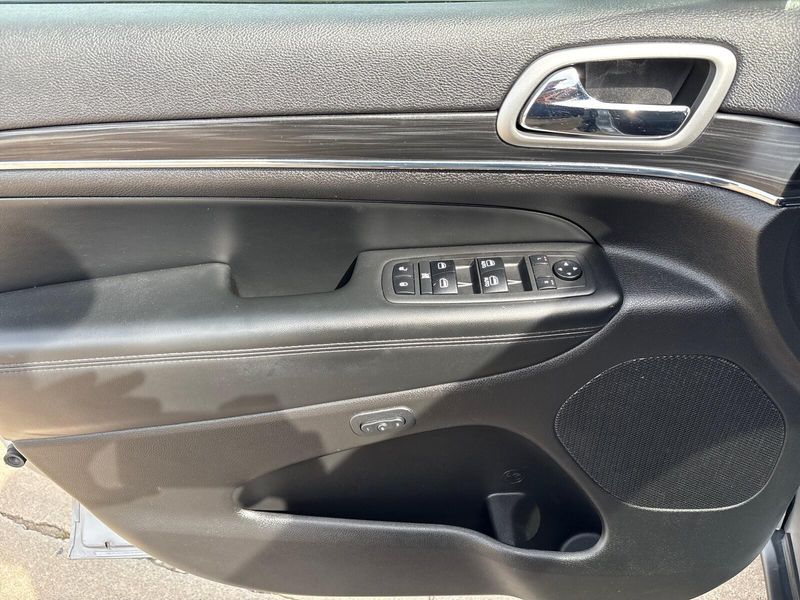 Used 2020 Jeep Grand Cherokee LimitedImage 15
