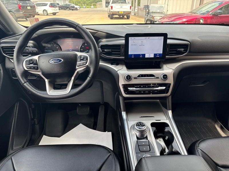 Used 2024 Ford Explorer XLTImage 6