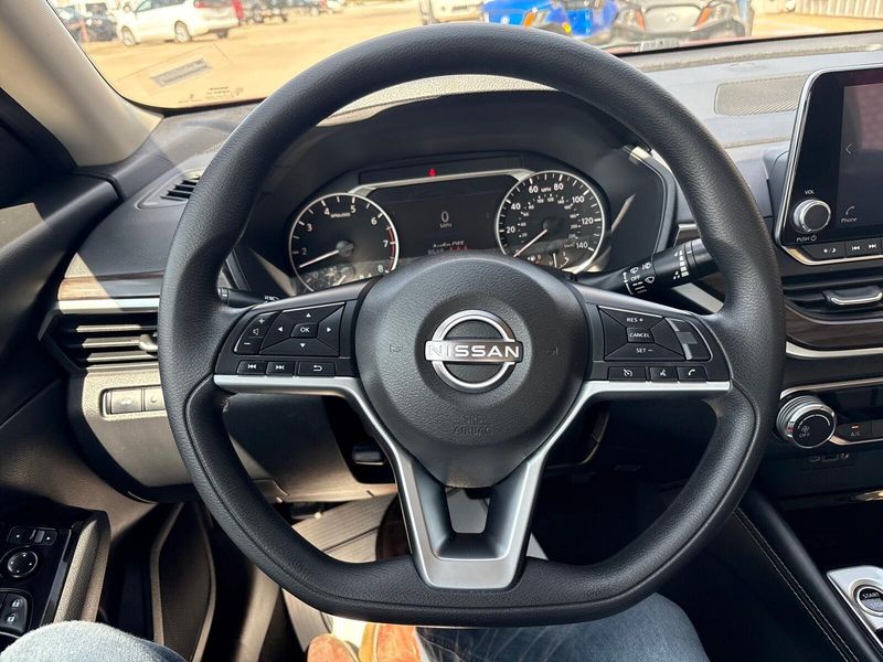 Used 2023 Nissan Altima 2.5 SVImage 13