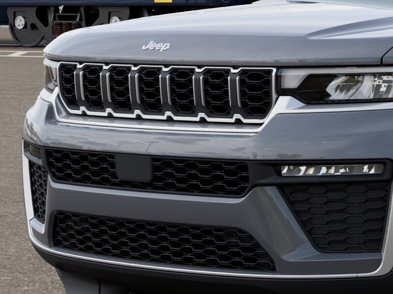 New 2027 Jeep Grand Cherokee L Limited 4x4Image 7