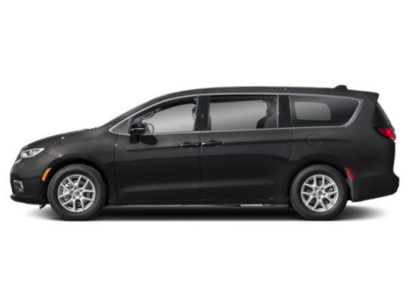 Used 2025 Chrysler Pacifica LimitedImage 2