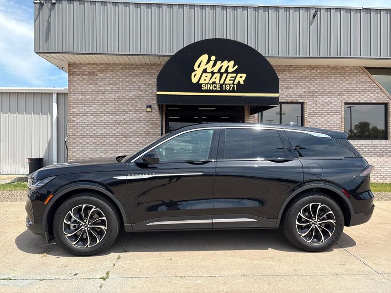 Used 2024 Lincoln Nautilus PremiereImage 2