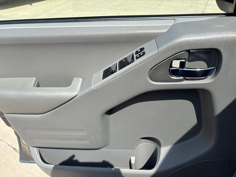 Used 2017 Nissan Frontier SV V6Image 13