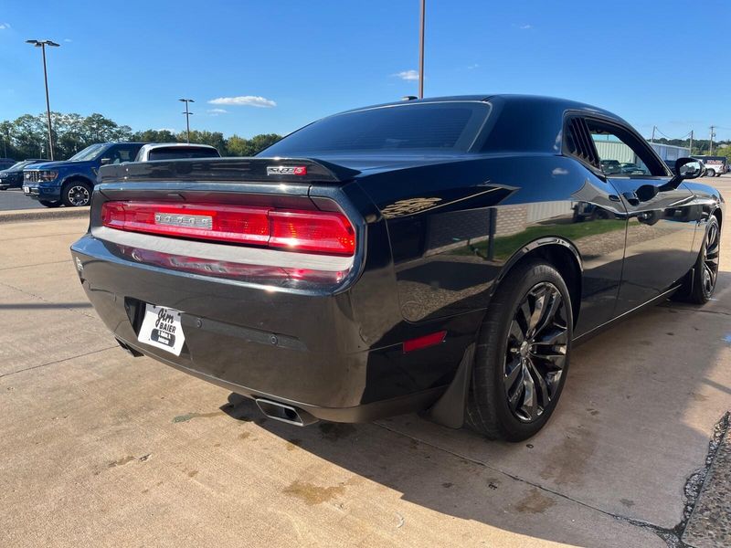 2014 Dodge Challenger SRT8Image 9