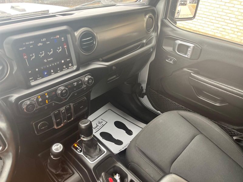 2022 Jeep Gladiator Sport SImage 16
