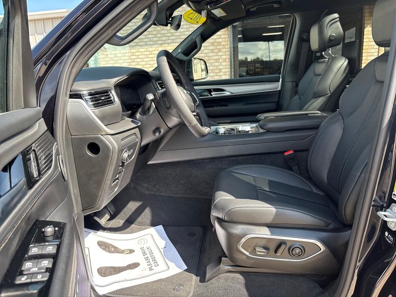 2025 Jeep Wagoneer L Carbide 4x4Image 3