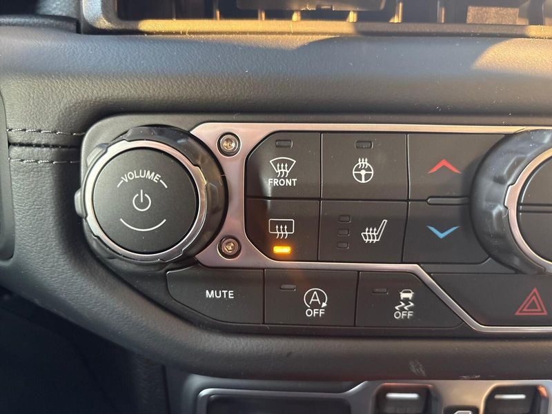 New 2026 Jeep Wrangler 4-door SaharaImage 17