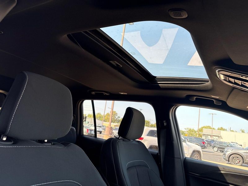 New 2025 Jeep Grand Cherokee L Laredo X 4x4Image 9