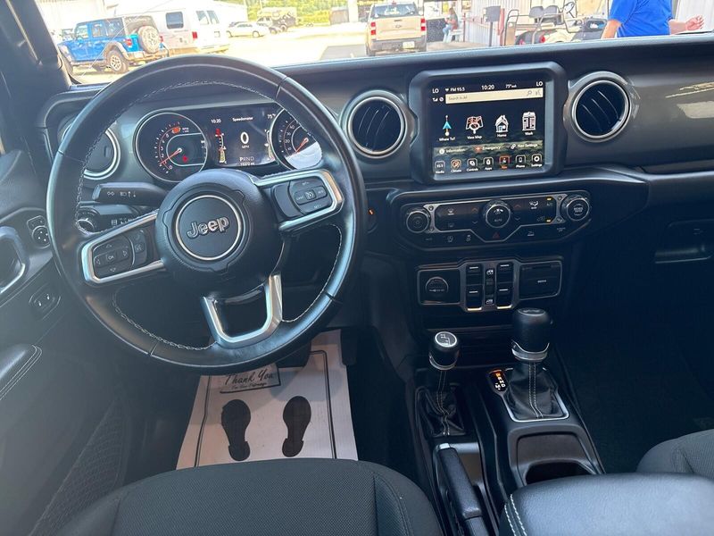Used 2021 Jeep Wrangler Unlimited SaharaImage 5